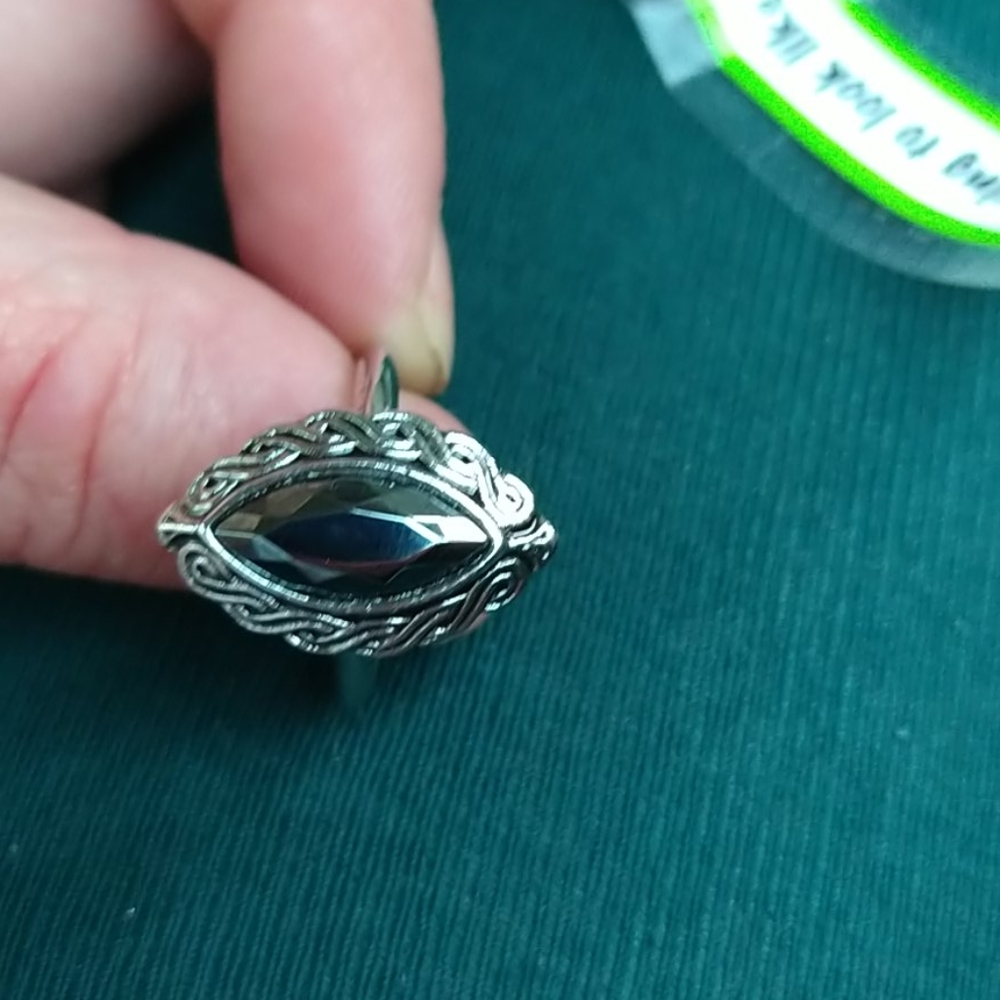 Ring - Picture 2 of 3